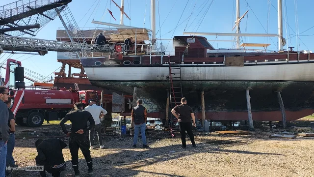 Antalya’da tersanede tekne yangını: Tekne kullanılamaz hale geldi