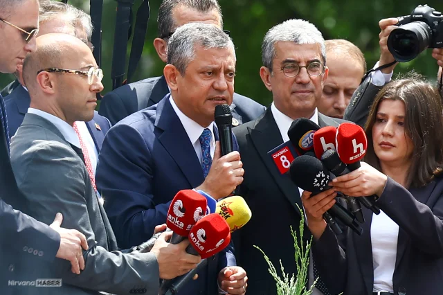 Özgür Özel’den Meclis önünde çok sert sözler: "Oyunu bozdunuz!"