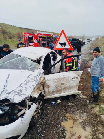 Bingöl'de otomobil devrildi: 1 ölü, 2 yaralı