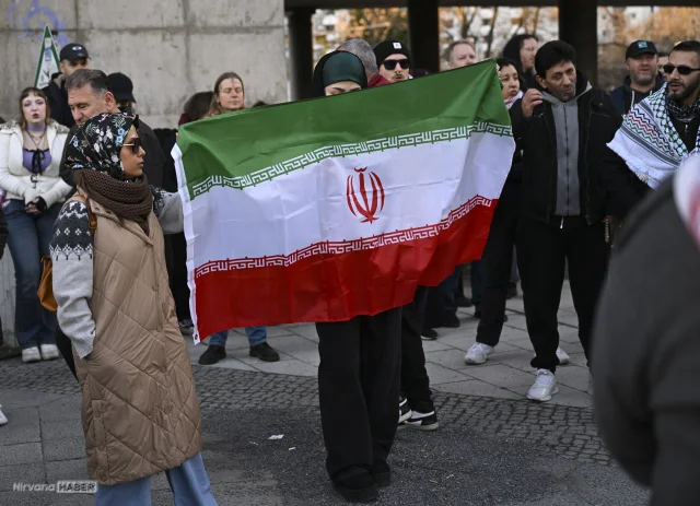 Netanyahu'nun uçağının Berlin'de koruma altına alınması protesto edildi