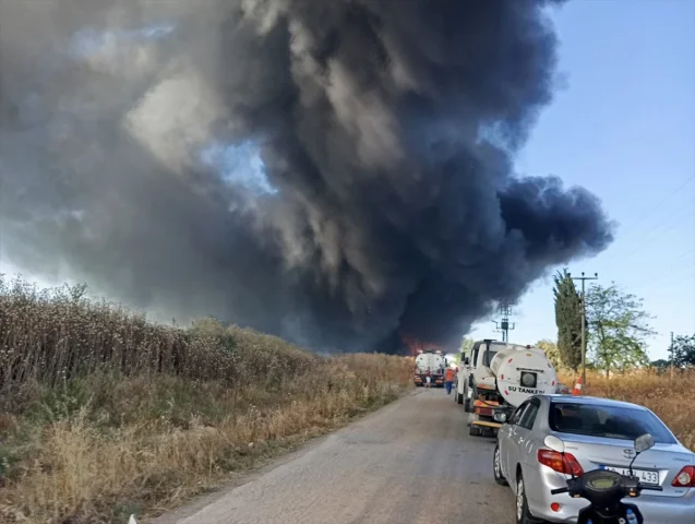 Bursa'da Restoranda Çıkan Yangın Söndürme Çalışmaları Devam Ediyor