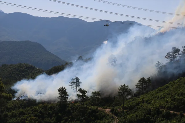 Antalya'da Orman Yangınları Mücadelesi Devam Ediyor