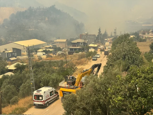 Hatay'daki Orman Yangını İle Mücadele Devam Ediyor