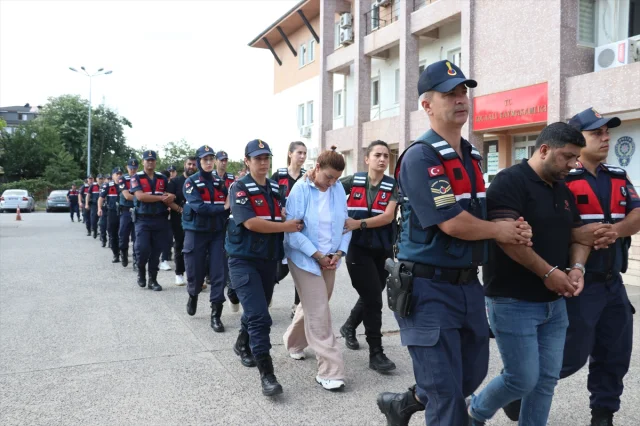 Sakarya'da Araç Dolandırıcılık Operasyonu Derinleştirildi: 6 Kişi Tutuklandı