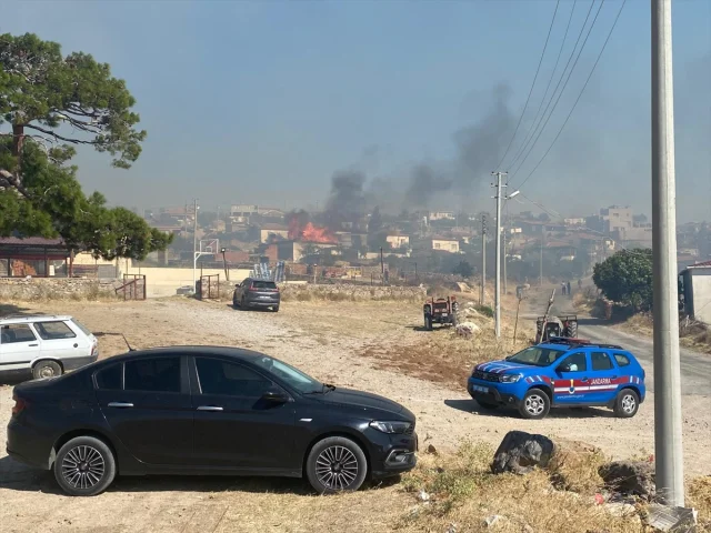 Çanakkale'deki Orman Yangını Kontrol Altına Alınmaya Çalışılıyor
