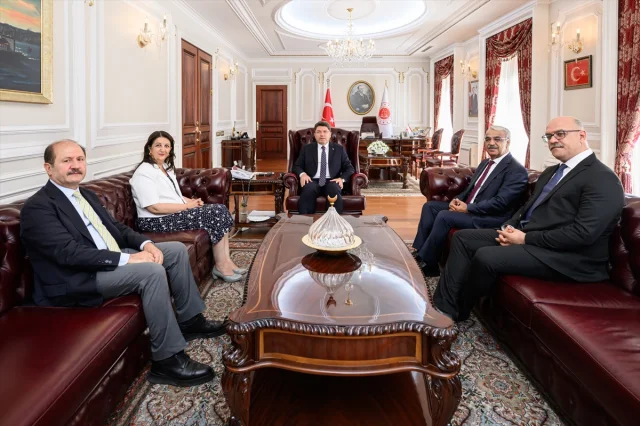 Adalet Bakanı Yılmaz Tunç, DEM Parti Heyeti ile Kritik Toplantıda Bir Araya Geldi