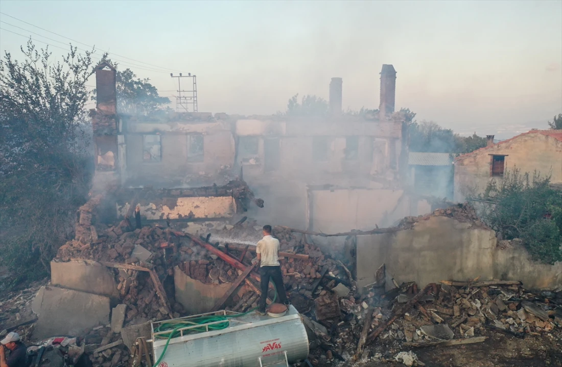 Çanakkale Bayramiç'te Orman Yangını ile Mücadele Sürüyor