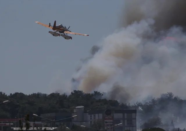 Çanakkale Orman Yangını Kontrol Altına Alınmaya Çalışılıyor