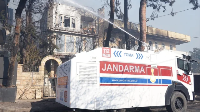 Çanakkale'de Büyük Orman Yangınına Müdahale Devam Ediyor