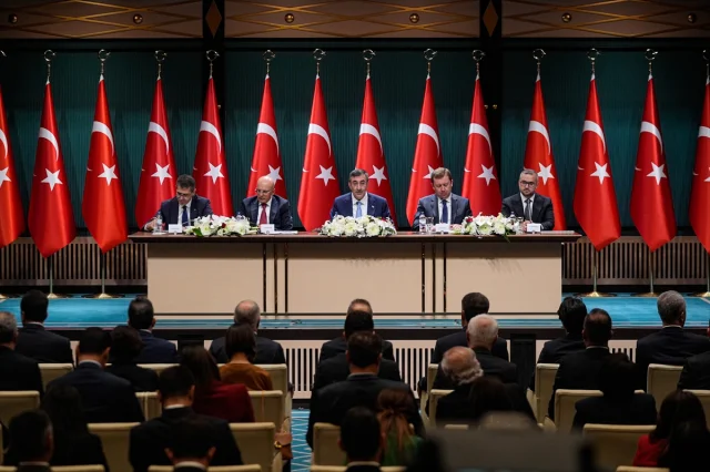 Türkiye'nin Orta Vadeli Ekonomik Hedefleri Açıklandı: Enflasyonda Büyük Düşüş Bekleniyor
