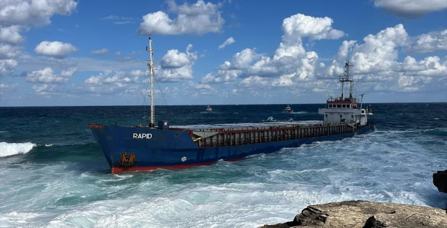 Kocaeli'de Tanzanya Bandıralı Gemi Sahile Sürüklendi