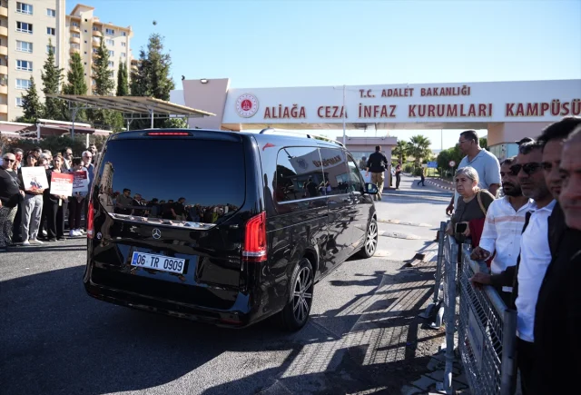 İzmir Büyükşehir'de Yolsuzluk Bombası Yargı Önünde Patladı