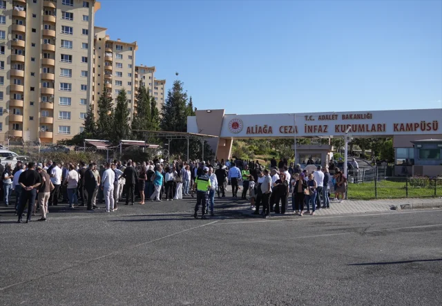İzmir Büyükşehir'de Yolsuzluk Bombası Yargı Önünde Patladı