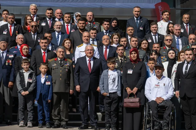 Bakan Güler'den Gaziler Günü'nde Çarpıcı Mesajlar