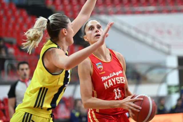Erciyes Kupası'nda Nefes Kesen Kadınlar Basketbol Karşılaşması