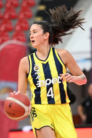 Erciyes Kupası'nda Nefes Kesen Kadınlar Basketbol Karşılaşması