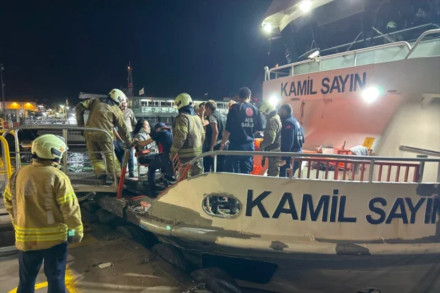 İstanbul Boğazı'nda Heyecan Dolu Kaza: Yolcu Teknesi ile Yük Gemisi Çarpıştı