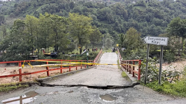 Rize'de Sağanak Alarmı: Dereler Taştı, Heyelanlar Ulaşımı Felç Etti