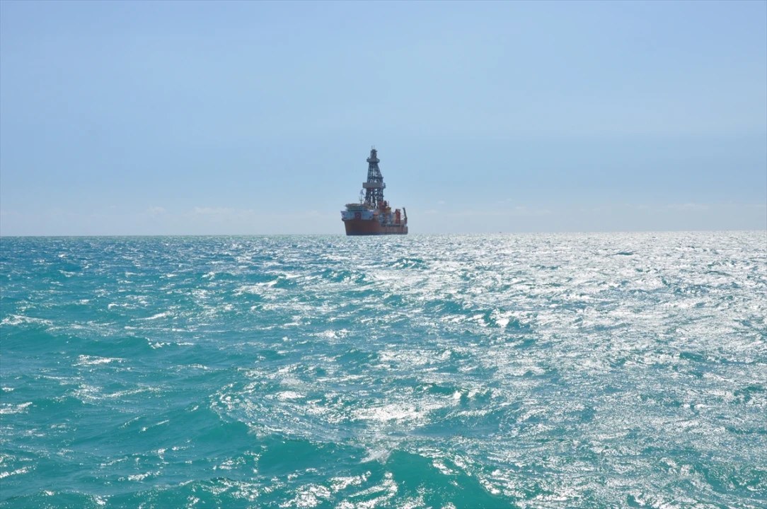 Türkiye'nin Enerji Hamlesi Denizlerde: Mersin Açıklarında Dev Sondaj Gemisi