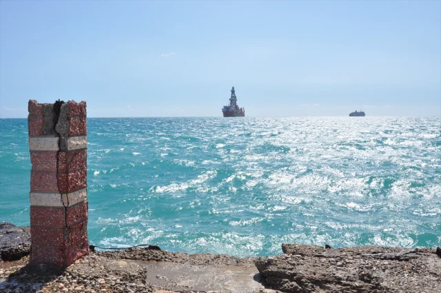 Türkiye'nin Enerji Hamlesi Denizlerde: Mersin Açıklarında Dev Sondaj Gemisi