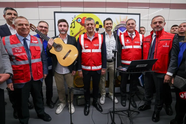 Özgür Özel İstanbul'da Yeni Metro Hattının Test Sürüşüne Katıldı