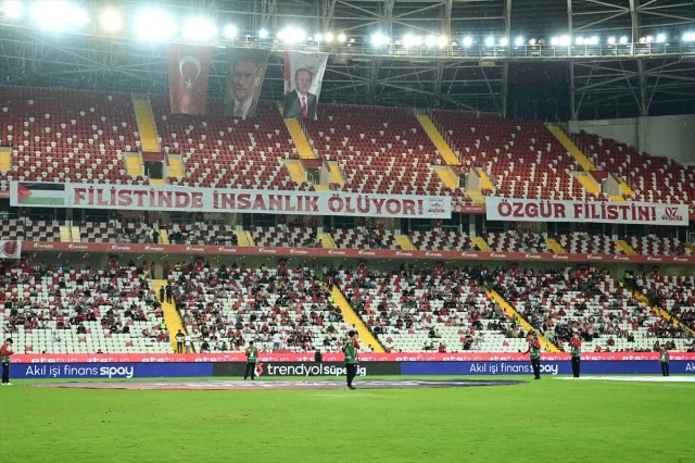 Antalya'da Gol Yağmuru: Rizespor Antalyaspor'u Farklı Geçti