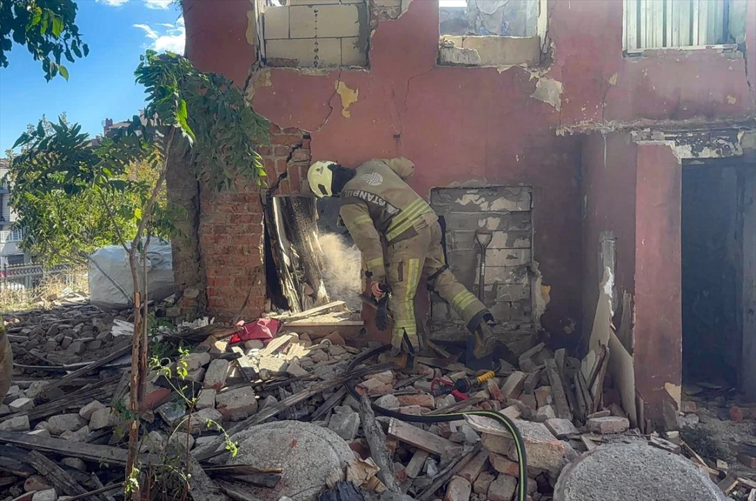 İstanbul'da Metruk Yapıda Kısmi Çökme Ödül Gibi Önlemler Alındı