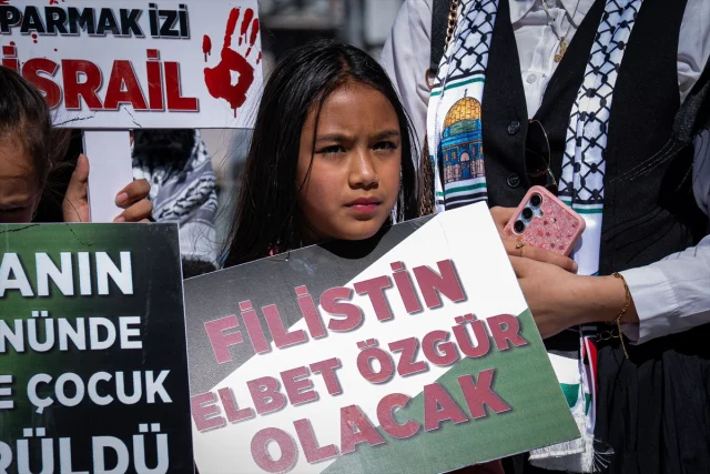 AK Parti Altındağ Gençliği İsrail'in Gazze'deki Eylemlerine Karşı Toplandı