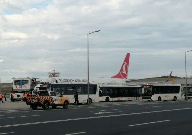 THY Uçağı Aktivistleri İstanbul'a Getirdi