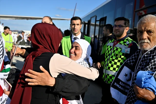 THY Uçağı Aktivistleri İstanbul'a Getirdi