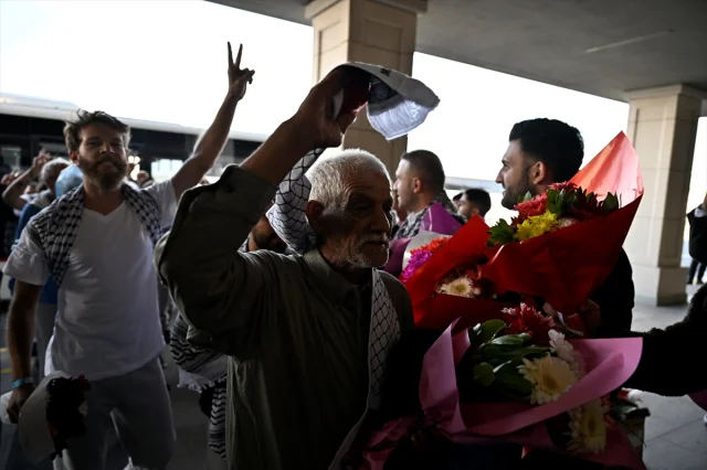 Sumud Filosu Aktivistleri İstanbul'da Coşkuyla Karşılandı
