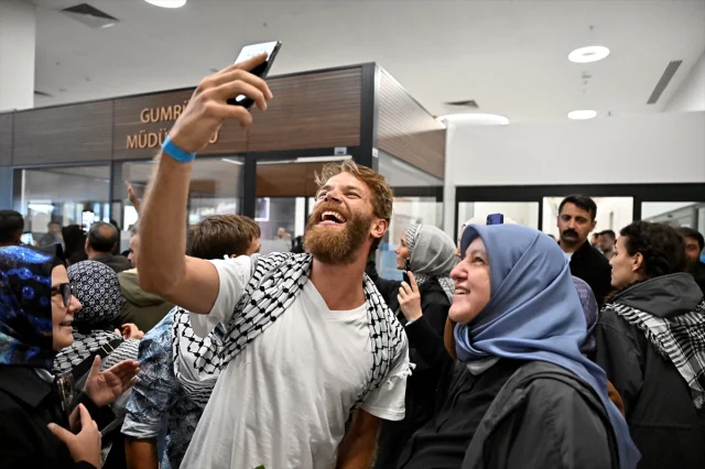 Sumud Filosu Aktivistleri İstanbul'da Coşkuyla Karşılandı