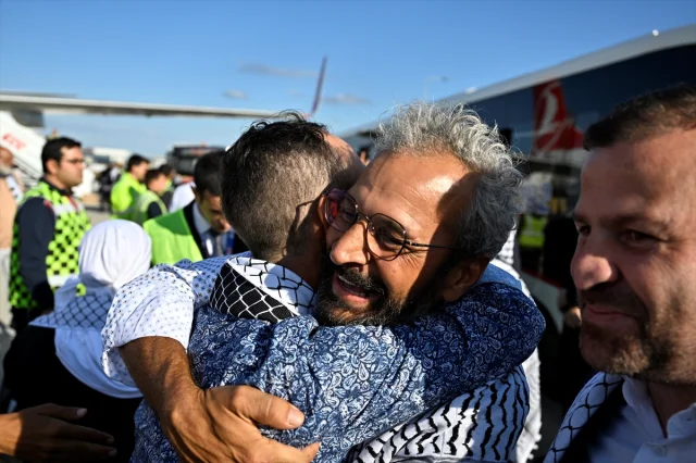 Sumud Filosu Aktivistleri İstanbul'da Coşkuyla Karşılandı