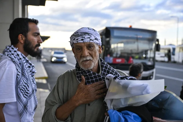 Sumud Filosu Aktivistleri İstanbul'da Coşkuyla Karşılandı