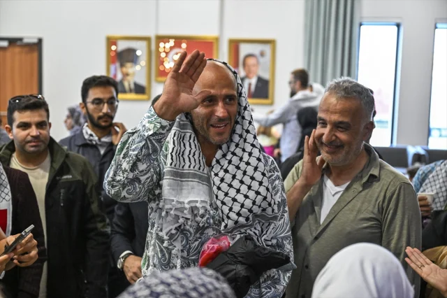 Sumud Filosu Aktivistleri İstanbul'da Coşkuyla Karşılandı