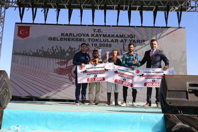 Bingöl'de Renkli Anlar: Toklular'da Geleneksel At Yarışları Coşkusu