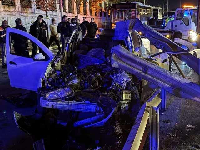 Ümraniye'deki Feci Kazanın Detayları: Bariyerlere Çarpan Araçta Can Kaybı
