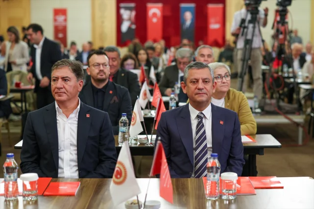 Özgür Özel'den CHP'nin Yeni Yönelimleri Üzerine Çarpıcı Açıklamalar