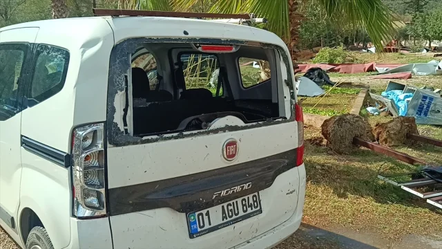 Adana'da fırtına okulun çatısını uçurdu anbean kamerada