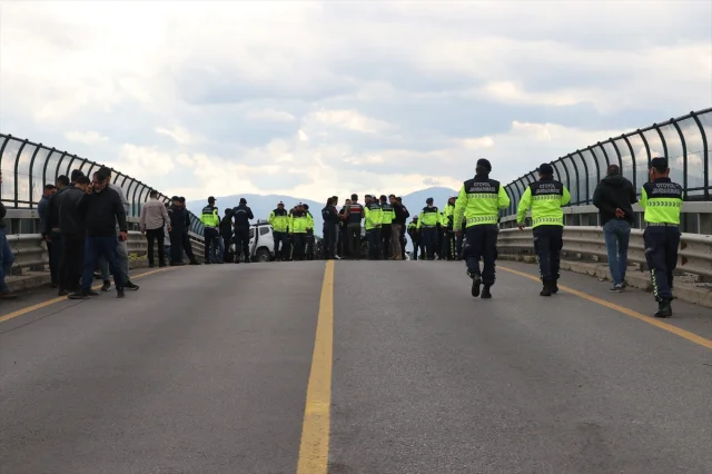 Sakarya'da trafik kazasında şehit olan kahraman jandarmaların anısına duygusal tören