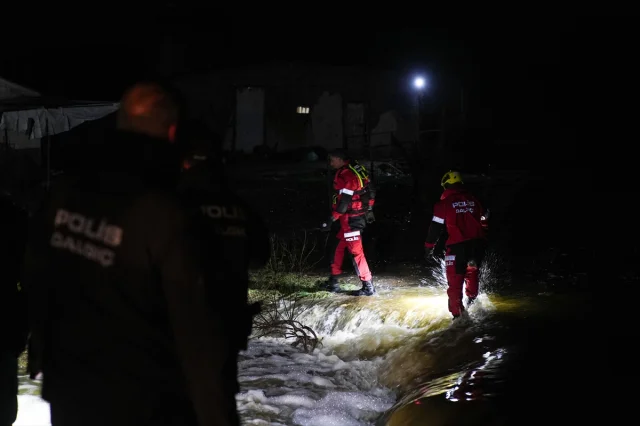 İzmir Foça'da Selin Ardından Kayıp Kişi İçin Umutlar Devam Ediyor
