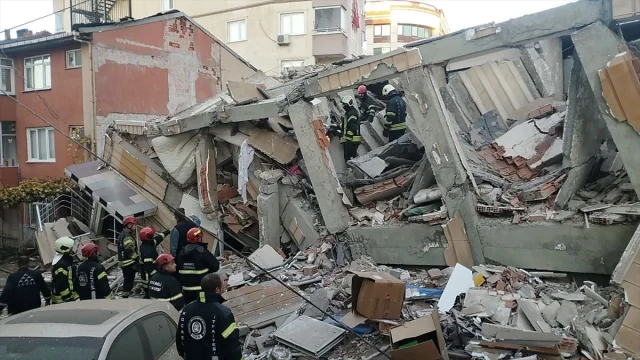 Kocaeli'de çöken bina felaketi: Umut dolu bekleyiş sürüyor