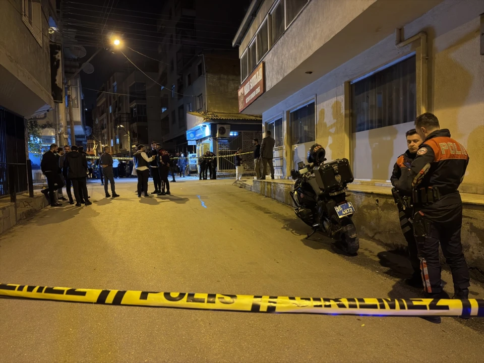 İzmir'de Silahlı Çatışma Kanlı Bitti 1 Kişi Öldü 4 Tutuklama Yapıldı