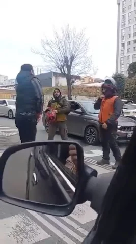 Ümraniye’de yol verme kavgası silahlı tehditle sonuçlandı