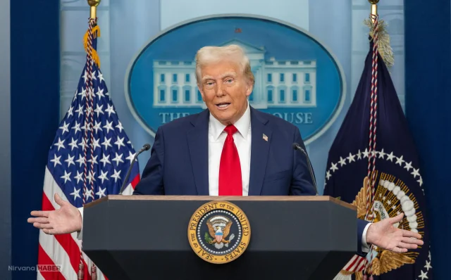Trump: "İran Hürmüz Boğazı'nın açılması için yalvarıyor"