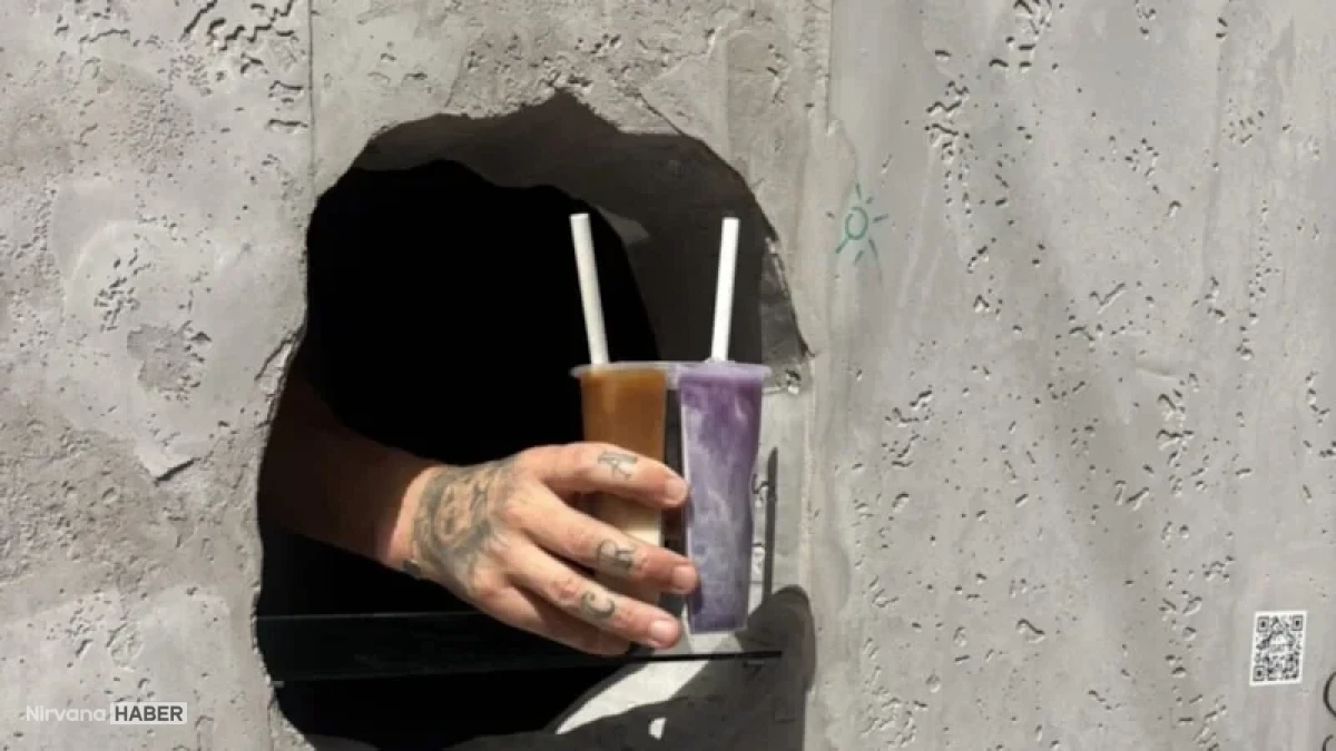 Masasız ve baristasız kafe: Duvardaki delikten kahve satıyor!