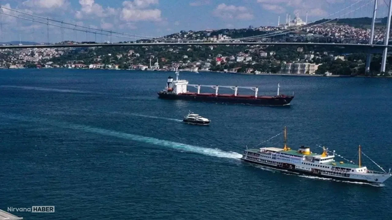 İstanbul Boğazı'nda gemi trafiği askıya alındı