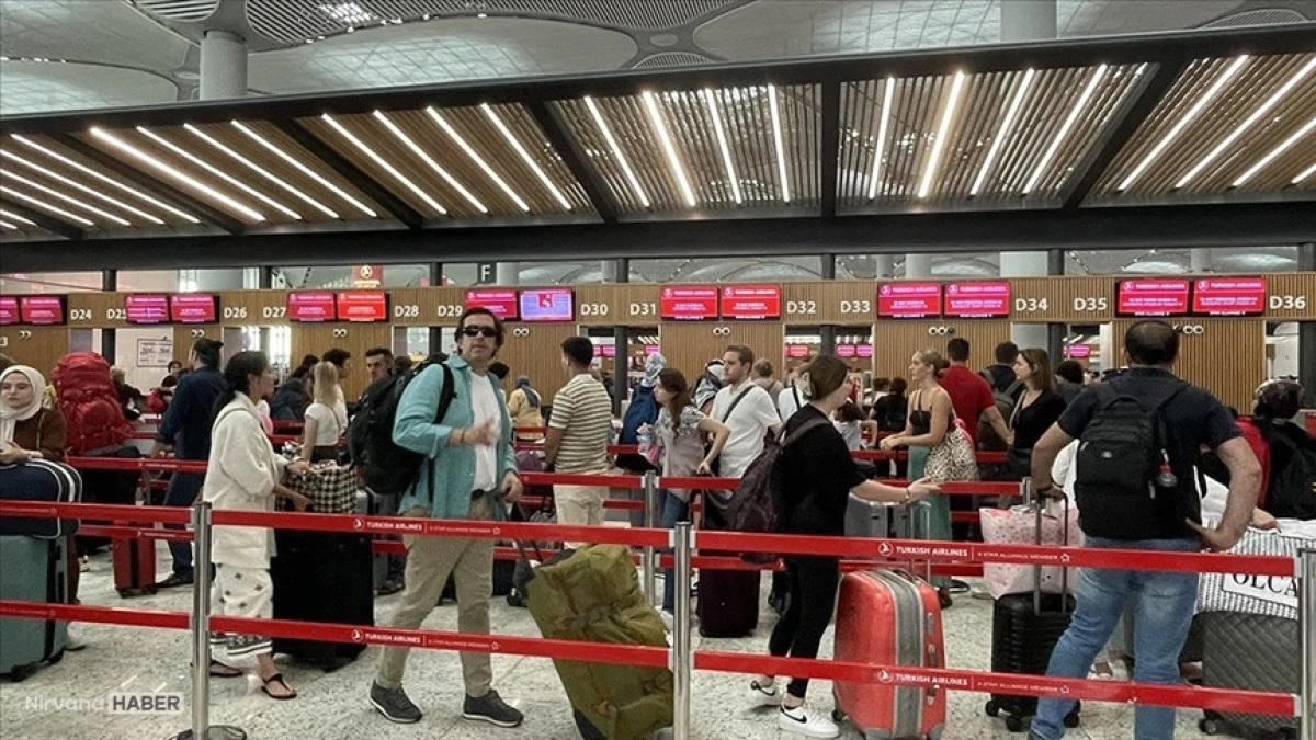 Gökyüzünde bayram hareketliliği: Havalimanlarında tarihi uçuş rekoru kırılıyor