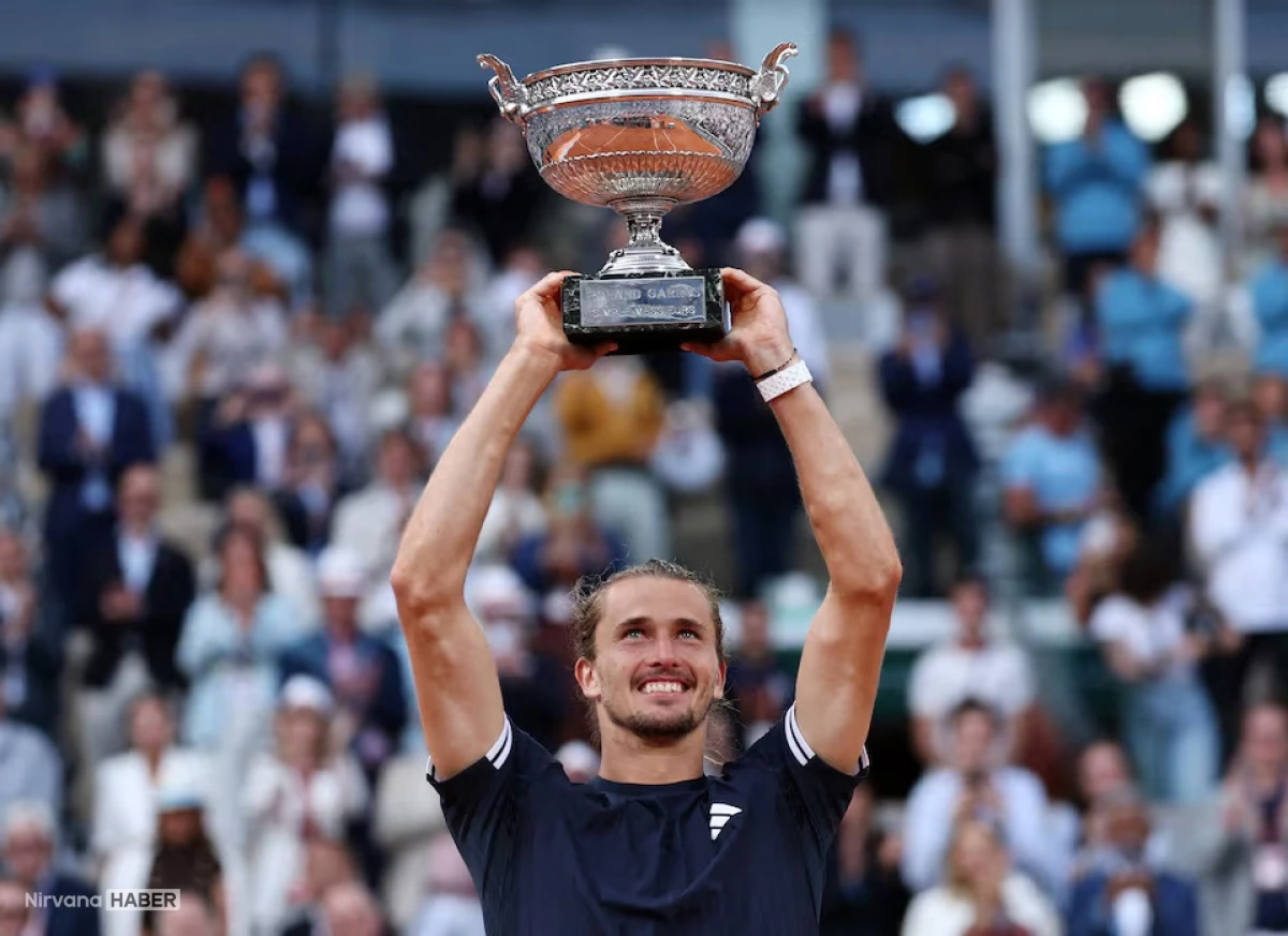 Roland Garros'ta tarihi zafer: Alexander Zverev ilk Grand Slam kupasını kazandı