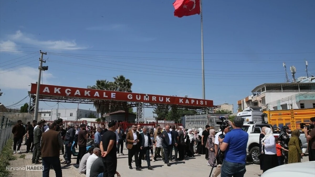 Akçakale sınır kapısı 12 yıl sonra pasaportlu geçişlere açıldı